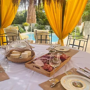 https://cabane-la-clef-des-champs-au-mas-des-entrages.fr-provencehotel.com